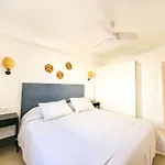 아파트 Stunning Bungalow, Pool, Terrace, Beach! Se12 아데제