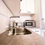 Stunning Bungalow, Pool, Terrace, Beach! Se12 아파트