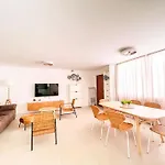 아파트 Stunning Bungalow, Pool, Terrace, Beach! Se12