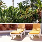 Stunning Bungalow, Pool, Terrace, Beach! Se12 아파트
