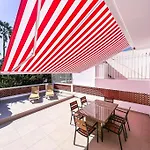 아파트 Stunning Bungalow, Pool, Terrace, Beach! Se12 *
