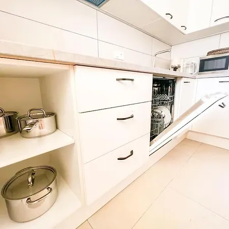 Daire Stunning Bungalow, Pool, Terrace, Beach! Se12