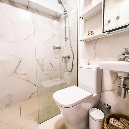 Daire Stunning Bungalow, Pool, Terrace, Beach! Se12 *