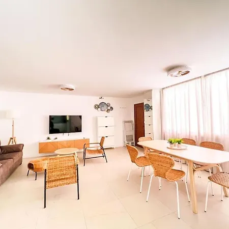 Daire Stunning Bungalow, Pool, Terrace, Beach! Se12