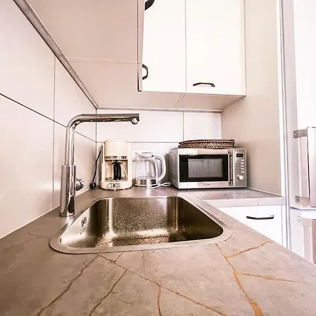 Stunning Bungalow, Pool, Terrace, Beach! Se12 아파트