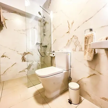 Apartment Stunning Bungalow, Pool, Terrace, Beach! Se12 *